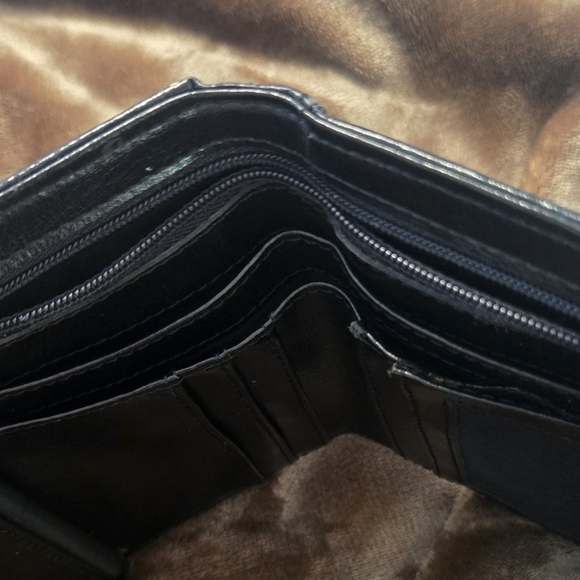 Brighton Black & Silver Tri-fold Wallet. 2 zipper pockets, 12 card slots EUC! - Picture 5 of 5